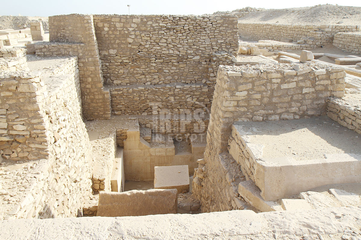 Pepi I Pyramid Complex (Facts & Texts) - Trips in Egypt